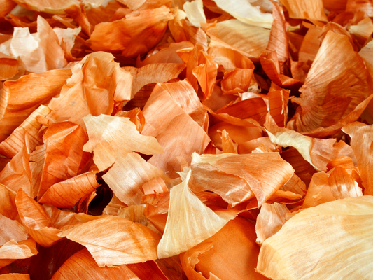 Łuski Cebuli: Odpad, Który Znajdzie Drugie Życie w Twoim Domu i Ogrodzie